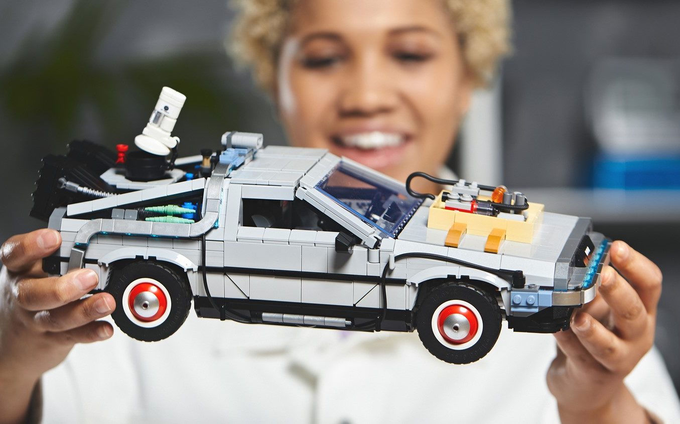 LEGO wehikuł czasu z „Powrotu do przyszłości” od 1 kwietnia w sklepach