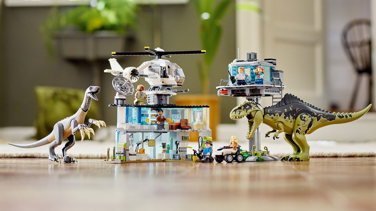 LEGO Atak giganotozaura i terizinozaura. Są już zdjęcia!