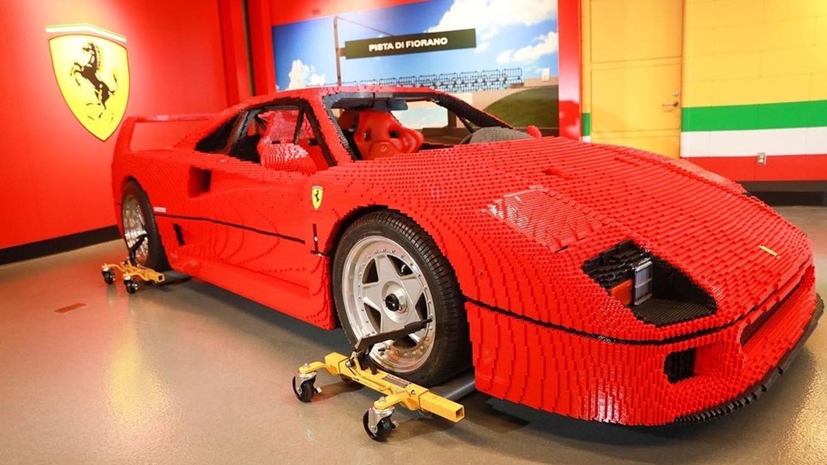 Tak wygląda LEGO Ferrari F40 w oryginalnych wymiarach