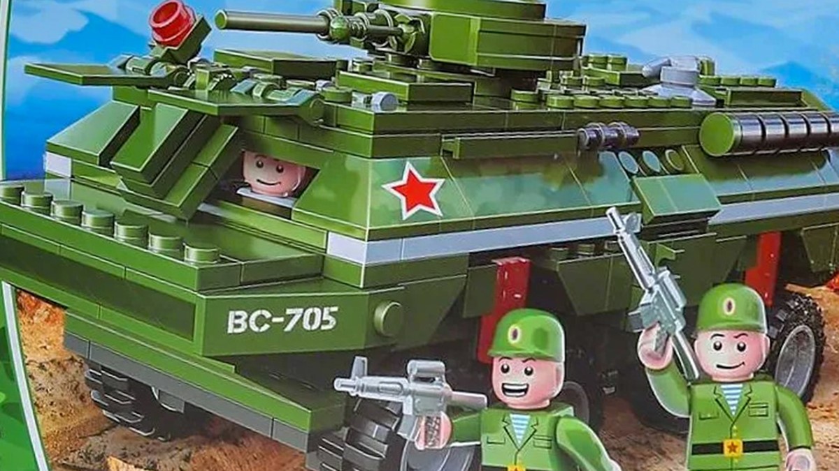 Klocki w służbie propagandy. Rosyjskie dzieci składają czołgi, okręty i wyrzutnie rakiet