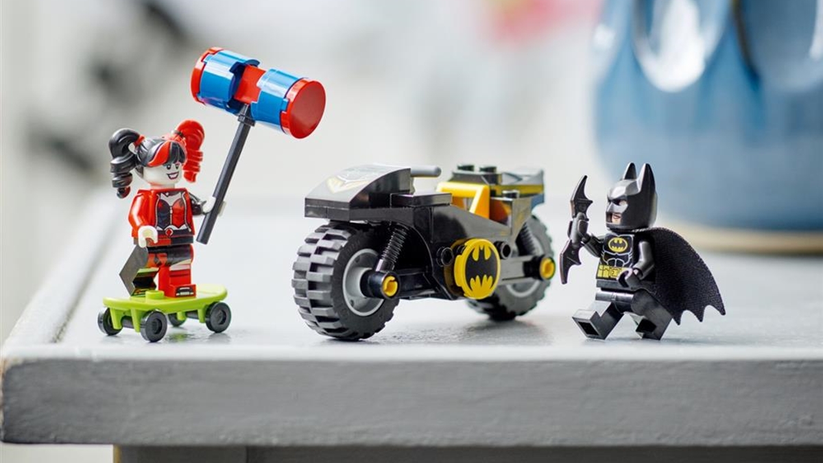 Są oficjalne zdjęcia zestawu LEGO 76220 Batman versus Harley Quinn